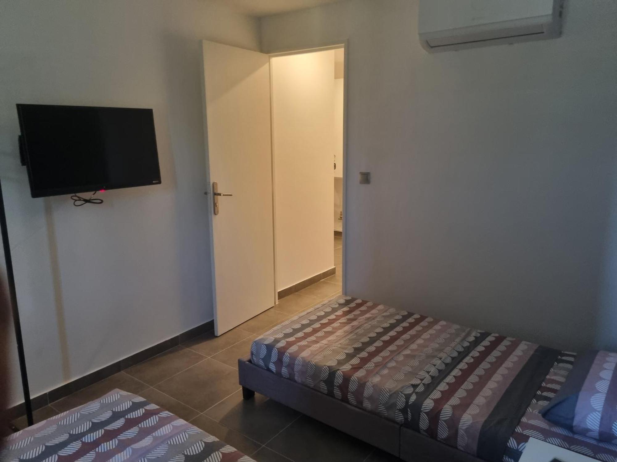 Chambre Privative Renove 2024, Climatisation, Tramway Sur Place , 12 Min Centre, 16 Min Plage, Apercu Lateral Mer, 2 Wc Avec 2 Salle De Bain, Private Room Renovated 2024, Air-Conditioned , Tram On Spot, 2 Toilets And 2 Bathrooms Nicea Zewnętrze zdjęcie